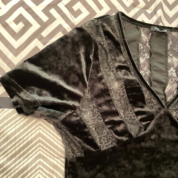 Fashion Nova see through velvet top. US S - Picture 5 of 9